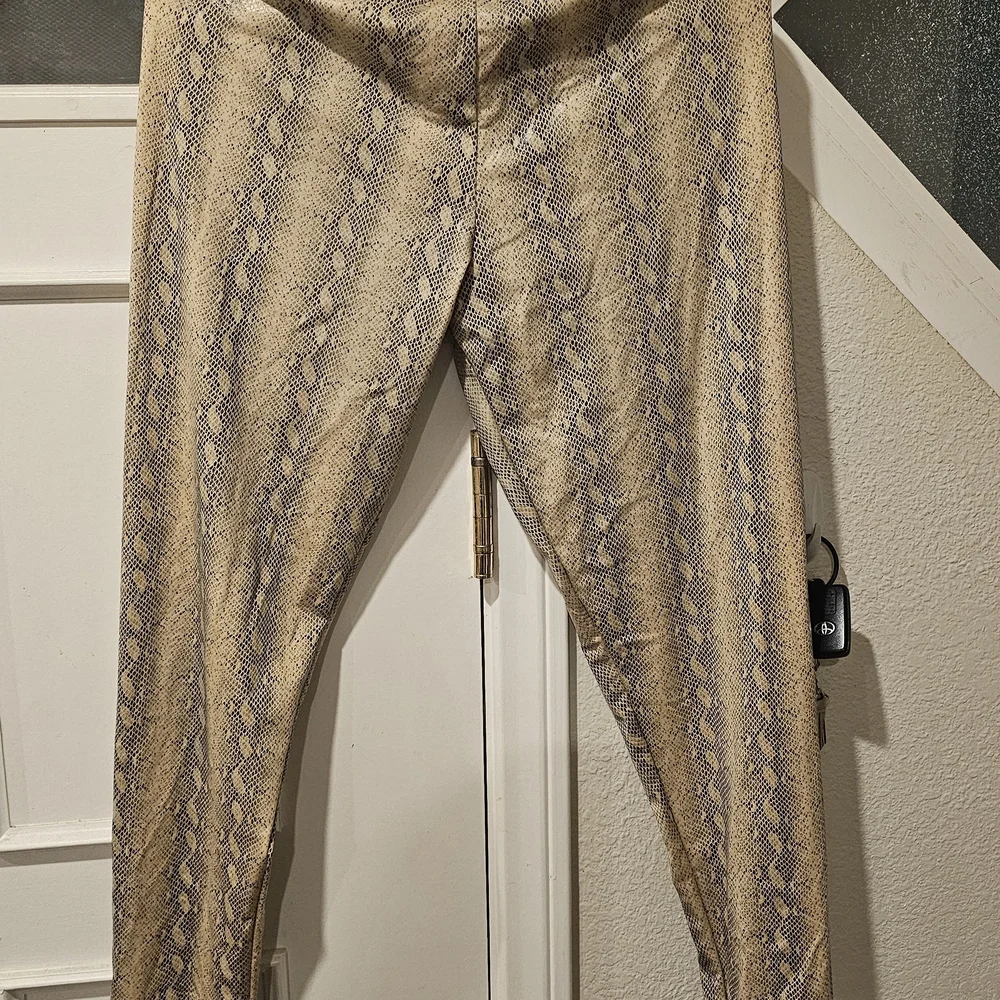 Reptile Habitat Liner - Tan and Black